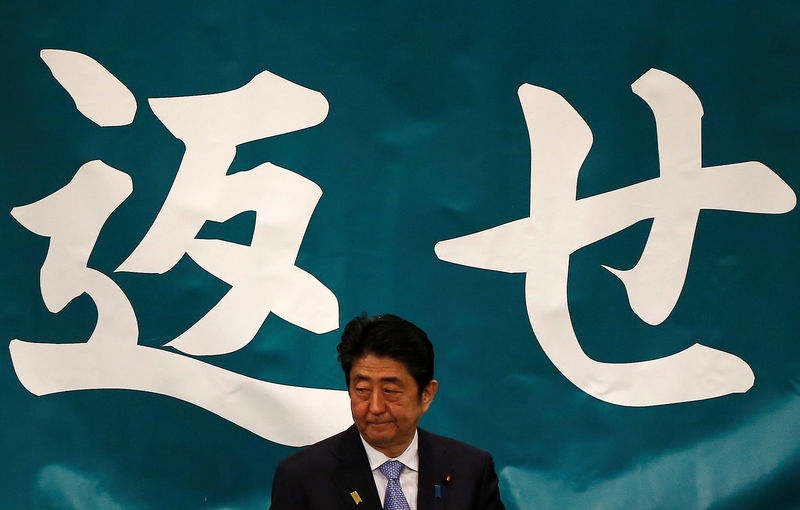 © Reuters. Japan's Prime Minister Shinzo Abe attends a Northern Territories Day rally in Tokyo, Japan