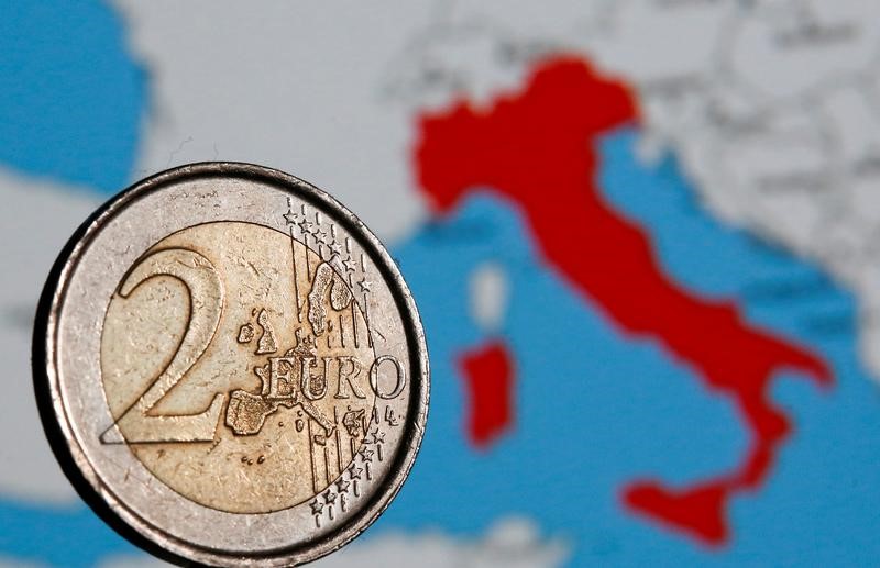 © Reuters. Una moneta da due euro sullo sfondo di una carta geografica dell'Europa con l'Italia in rosso