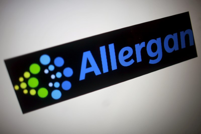 © Reuters. FILE PHOTO -  The Allergan logo is seen in this photo illustration in Singapore