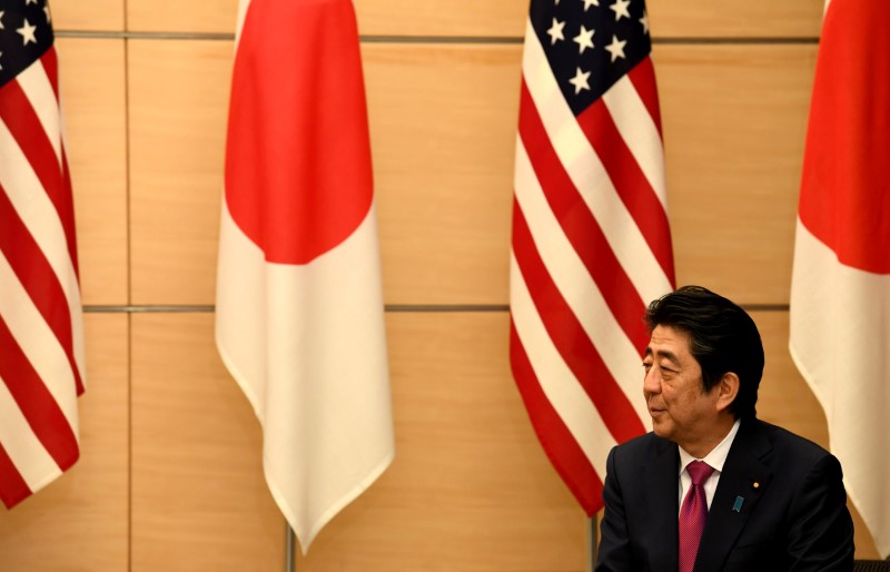 © Reuters. Primeiro-ministro japonês, Shinzo Abe