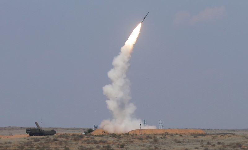 © Reuters. روسيا تنتهي من تزويد إيران بمنظومة صواريخ إس-300 في 2016