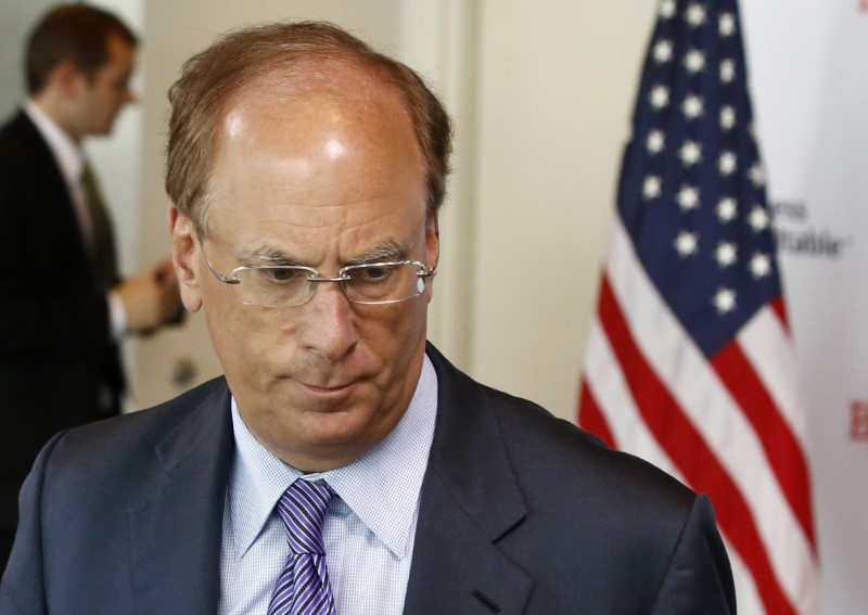 © Reuters. File photo of Blackrock CEO Larry Fink at a business roundtable meeting of company leaders in Washington