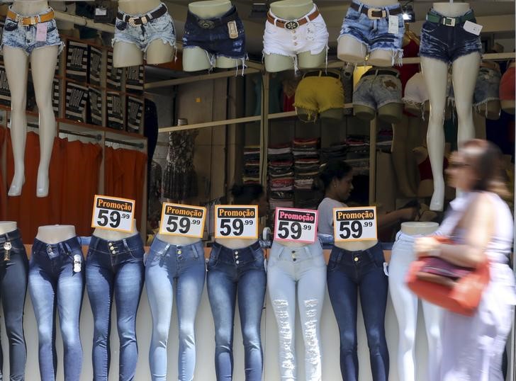 © Reuters. Loja de roupas em São Paulo