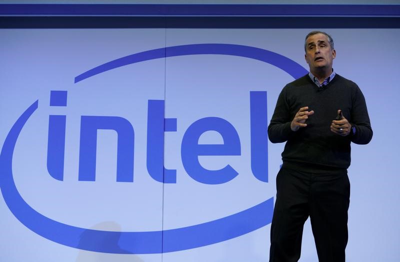 © Reuters. Brian Krzanich, Intel CEO, speaks during the Intel press conference at CES in Las Vegas