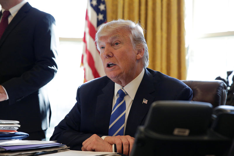 © Reuters. U.S. President Donald Trump speaks during a meeting with Chief Executive Officer of Intel Brian Krzanich in the Oval Office of the White House in Washington.