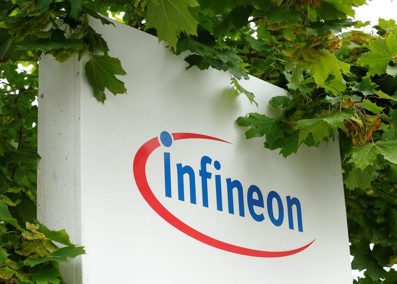 © Reuters. The logo of semiconductor manufacturer Infineon is seen at its Austrian headquarters in Villach