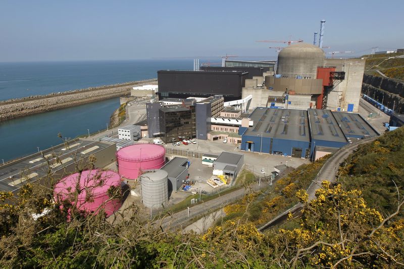 © Reuters. Vista geral da usina nuclear francesa de Flamanville