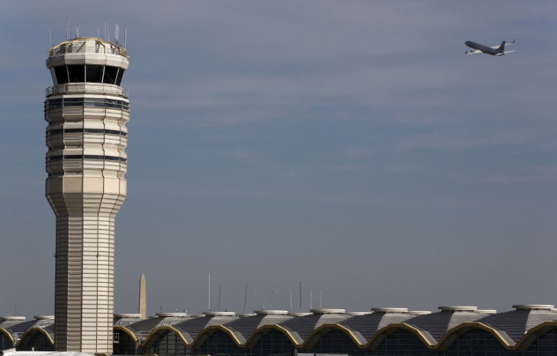 © Reuters. A jet departs Washington's Reagan National Airport next to the control tower outside Washington