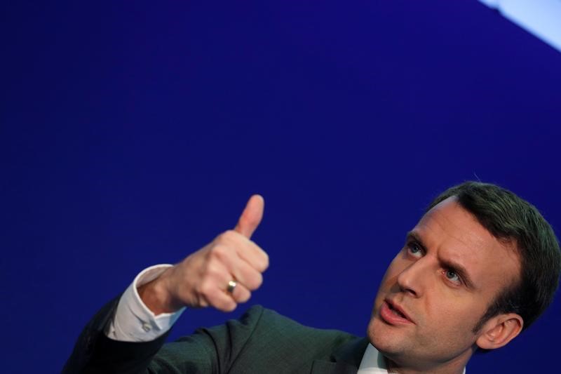 © Reuters. استطلاع: ماكرون سيتغلب على لوبان في جولة الإعادة بانتخابات فرنسا