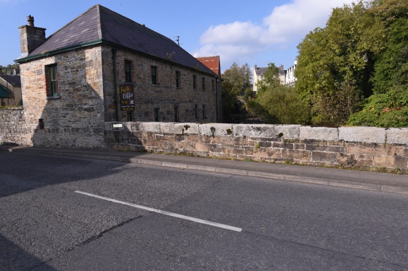 © Reuters. A subtle change in the texture of the road indicates the precise Republic of Ireland and Northern Ireland border line in the border town of Pettigo