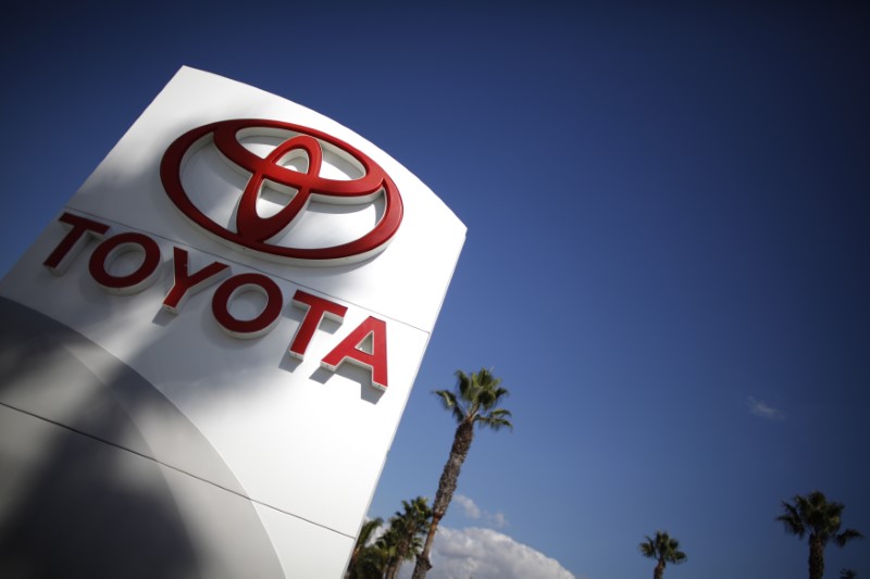 © Reuters. Toyota dealership is seen in Los Angeles