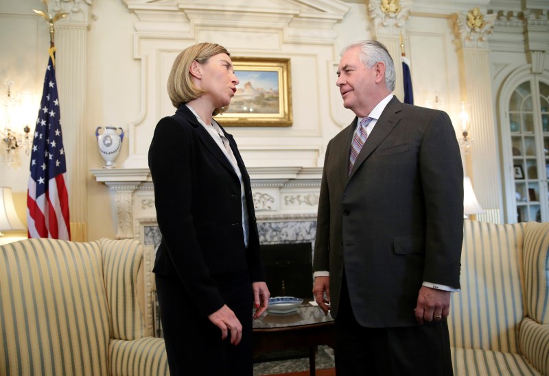 © Reuters. U.S. Secretary of State Rex Tillerson meets with European Union High Representative for Foreign Affairs Federica Mogherini at the State Department in Washington