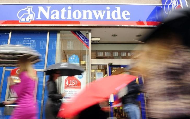 © Reuters. Pedestrians pass a Nationwide building society in London