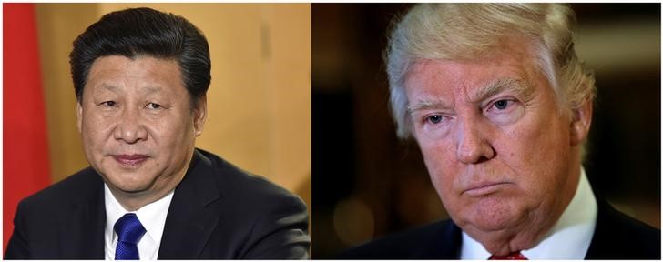 © Reuters. Il presidente cinese Xi Jinping (a sinistra) e il presidente Usa Donald Trump