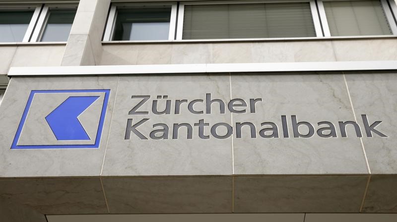 © Reuters. The logo of the Zuercher Kantonalbank bank is seen in Zurich