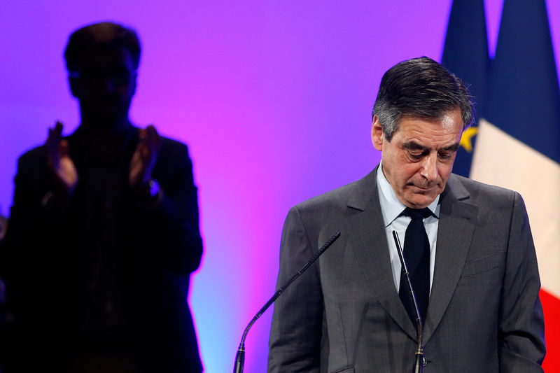 © Reuters. Candidato presidencial conservador François Fillon durante evento em Chasseneuil-du-Poitou, França