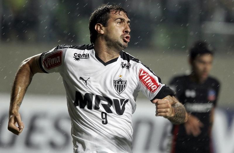 © Reuters. Lucas Pratto of Brazil's Atletico Mineiro celebrates his goal against Chile's Colo Colo during their Copa Libertadores soccer match in Belo Horizonte