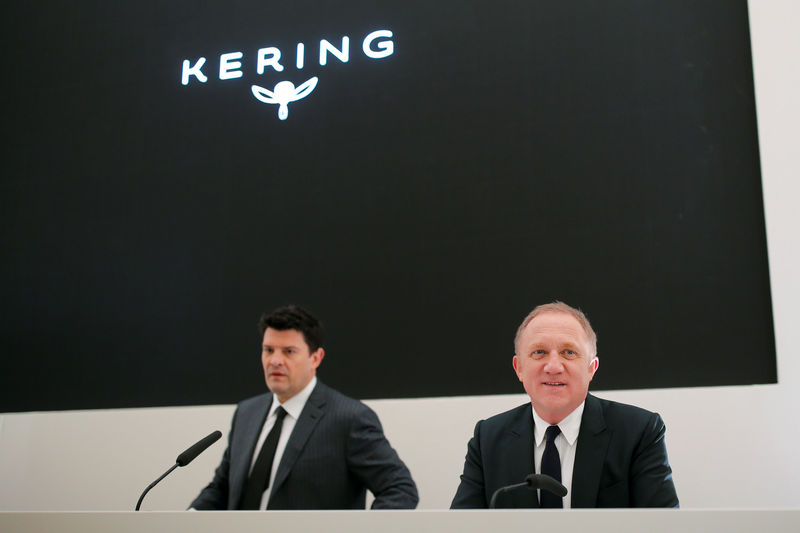 © Reuters. Francois-Henri Pinault, Chairman and CEO of Kering, attends a press conference on the annual report for 2016 of the French luxury goods holding company in Paris