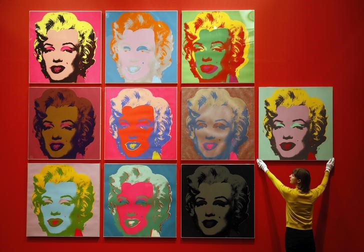 © Reuters. Exposição de gravuras de Marilyn Monroe em Londres