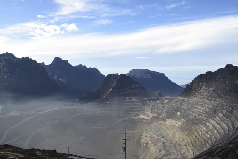 © Reuters. View of the Grasberg copper and gold mine operated by an Indonesian subsidiary of Freeport-McMoRan Inc, near Timika, Papua province