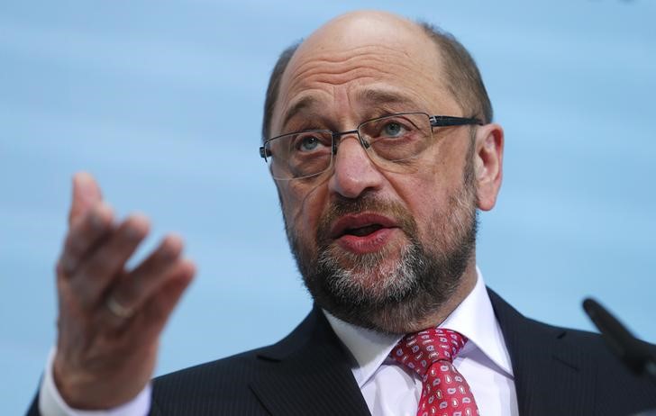 © Reuters. Los socialdemócratas acortan distancia con los conservadores de Merkel