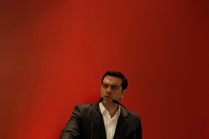 © Reuters. Greek PM Tsipras delivers a speech at the ruling Syriza party central committee in Athens