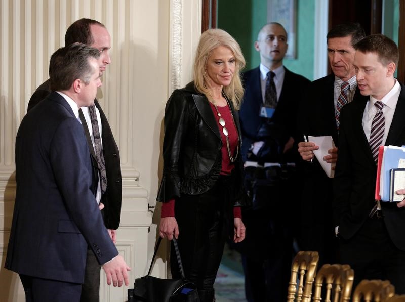 © Reuters. White House counselor Kellyanne Conway arrives for the joint news conference of  Japanese Prime Minister Shinzo Abe and U.S. President Donald Trump at the White House in Washington