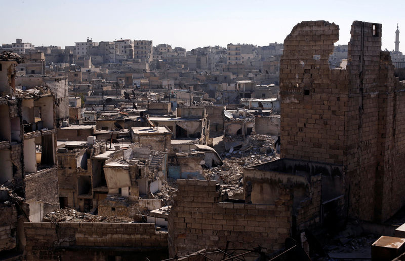 © Reuters. Prédios destruídos no distrito de al-Kalasa, na cidade síria de Aleppo