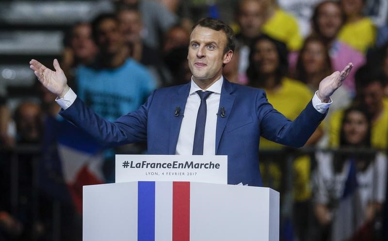 © Reuters. Глава политического движения "Вперед!" и кандидат в президенты Франции Эммануэль Макрон на предвыборном митинге в Лионе
