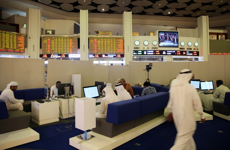 © Reuters. أرابتك يهبط ببورصة دبي وتباين أسواق الأسهم الأخرى بالمنطقة