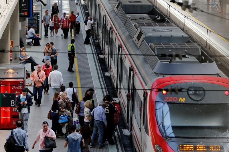 © Reuters. El uso del transporte público urbano repunta en España tras la crisis