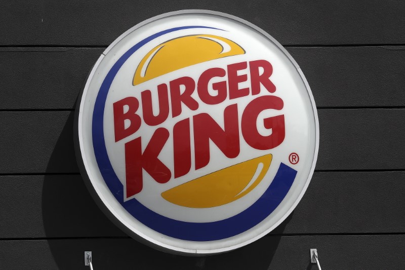 © Reuters. A Burger King restaurant logo is pictured on a building in North Miami, Florida