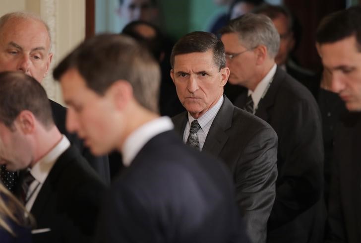 © Reuters. Flynn chega para entrevista na Casa Branca