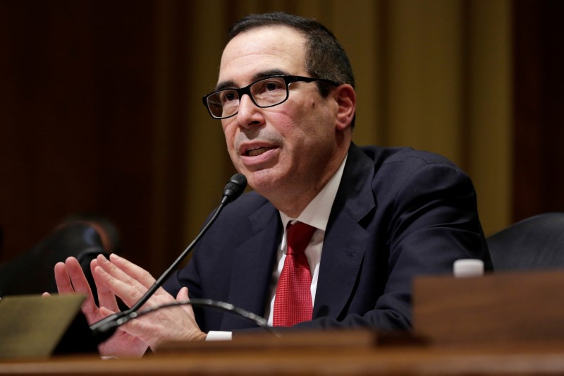 © Reuters. Steven Mnuchin testifies on his nomination to be Treasury secretary in Washington