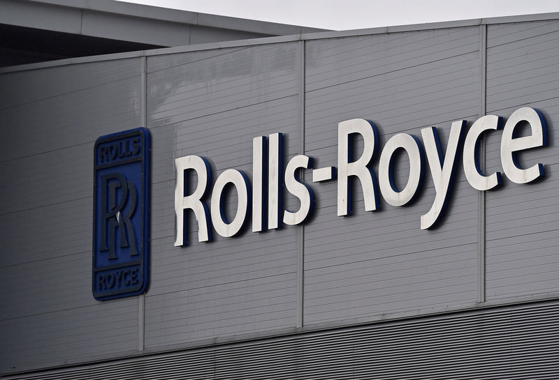 © Reuters. FILE PHOTO -  A Rolls-Royce logo is seen at the company's aerospace engineering and development site in Bristol