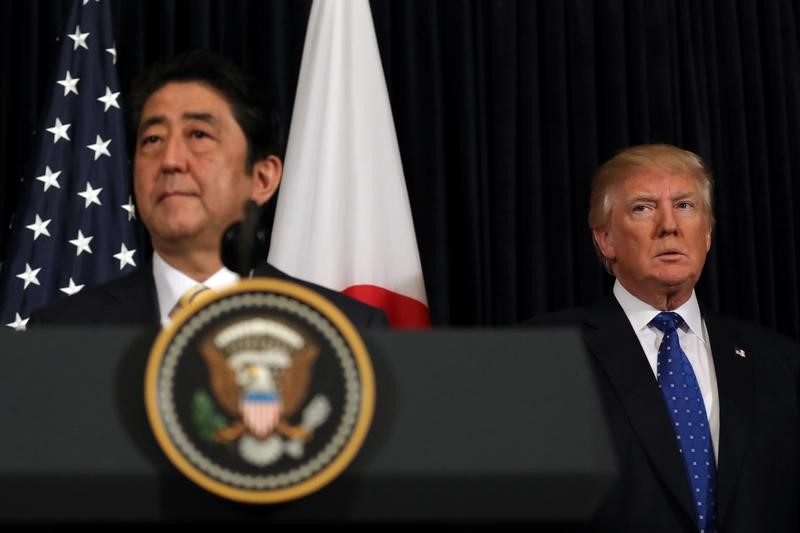 © Reuters. آبي: اليابان وأمريكا اتفقتا على ترك أمر بحث قضايا العملة للمسؤولين الماليين