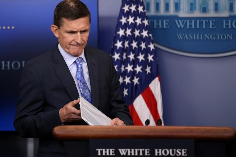 © Reuters. سي.إن.إن: رئيس لجنة بمجلس النواب الأمريكي يريد التحقيق في تسريبات وراء استقالة فلين