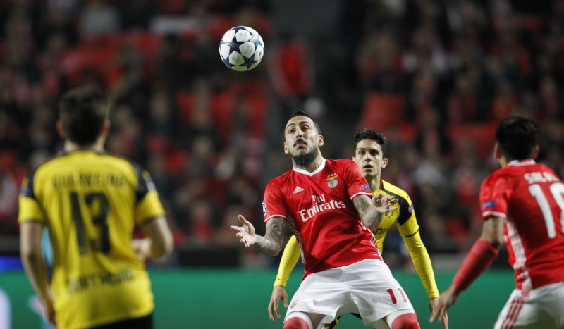 © Reuters. Benfica's Kostas Mitroglou in action