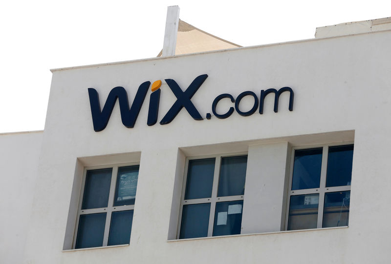 © Reuters. FILE PHOTO: Employees work at website-designer firm Wix.com offices in Tel Aviv, Israel