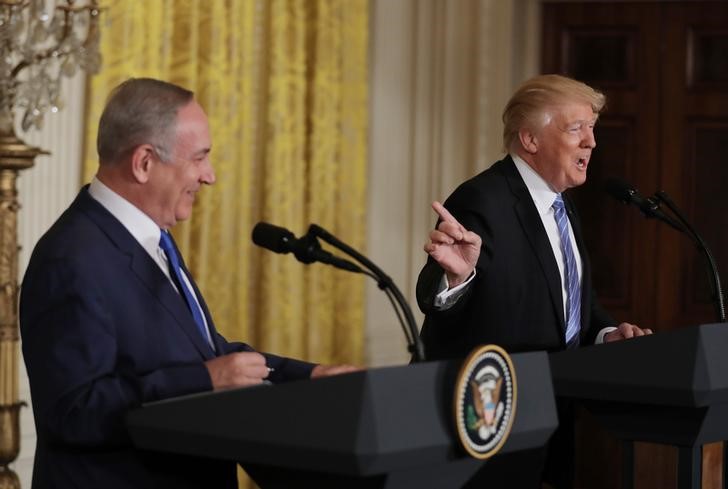 © Reuters. Trump durante entrevista com Netanyahu na Casa Branca