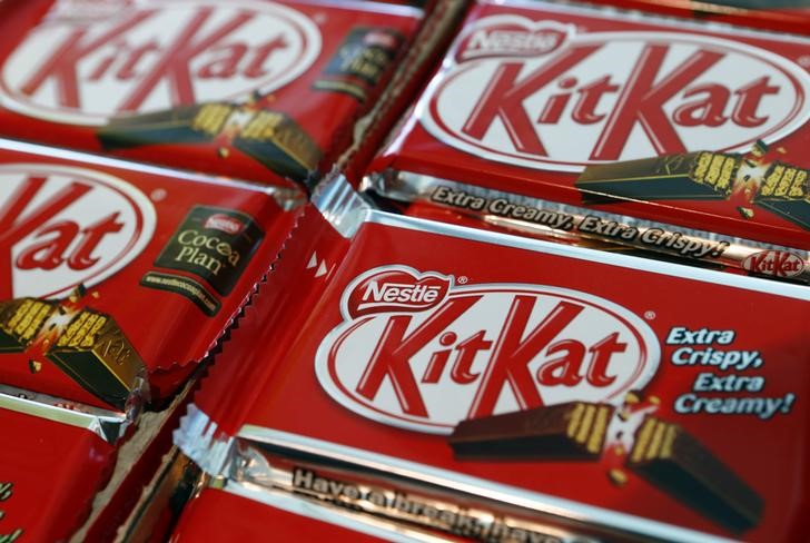 © Reuters. Шоколадные батончики KitKat