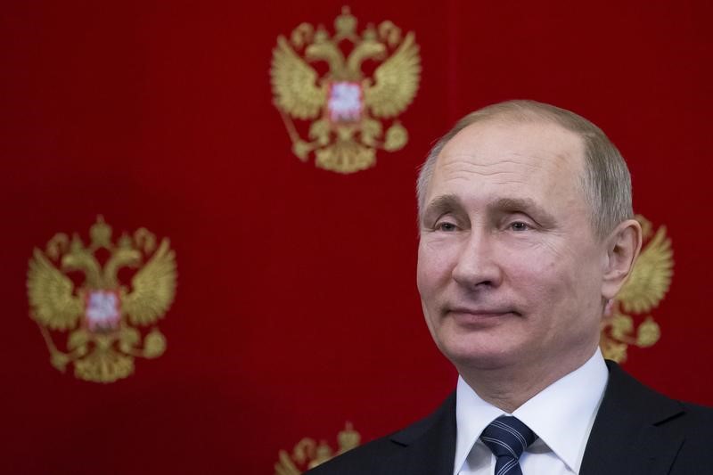 © Reuters. بوتين: يجب استعادة العلاقات بين المخابرات الروسية والأمريكية