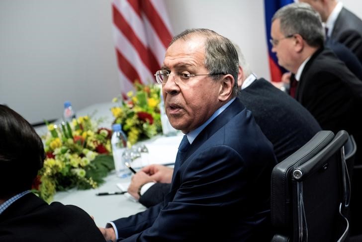 © Reuters. Chanceler russo Sergei Lavrov durante reunião em Bonn