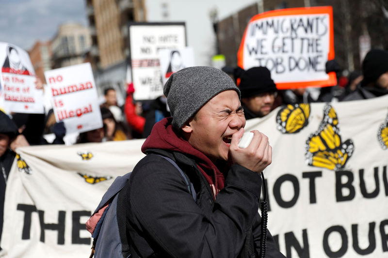 © Reuters. Demonstrators march during the "Day Without Immigrants" protest in Washington