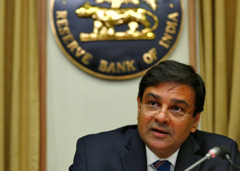 © Reuters. RBI Governor Urjit Patel speaks during a news conference after the bimonthly monetary policy review in Mumbai