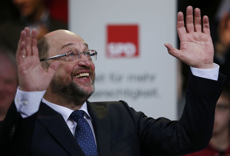 © Reuters. Former European Parliament president Schulz reacts after his speech at a meeting of the Social Democratic Party at their party headquarters in Berlin
