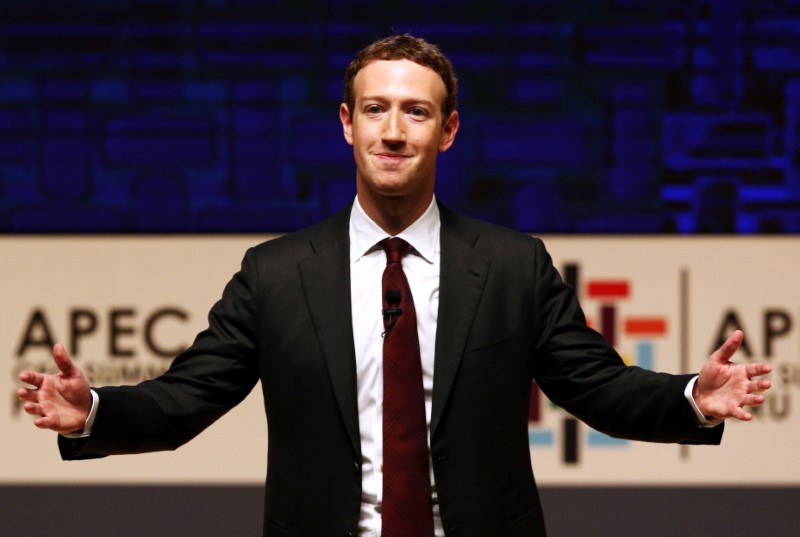 © Reuters. Mark Zuckerberg advierte contra un cambio de rumbo en el pensamiento global