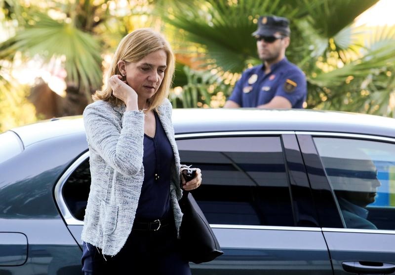 © Reuters. القضاء الإسباني يصدر الجمعة حكما بحق الأميرة كريستينا