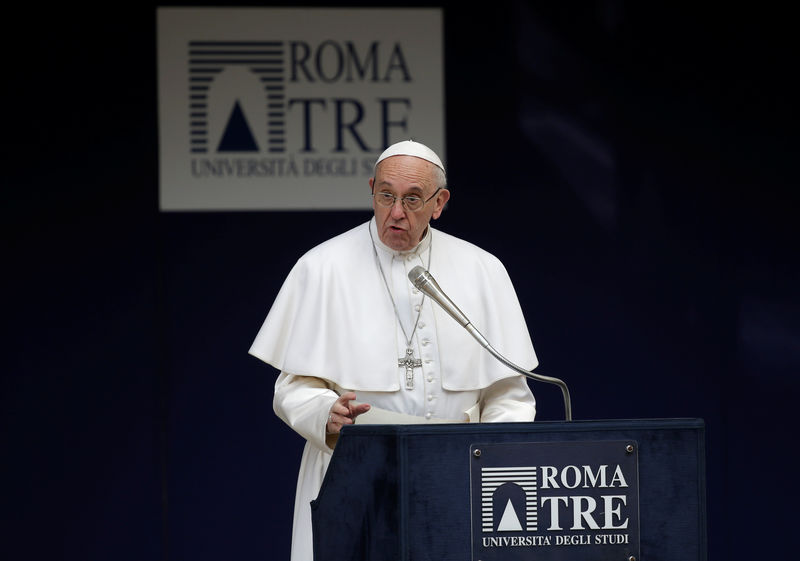 © Reuters. Papa Francisco durante discurso em Roma