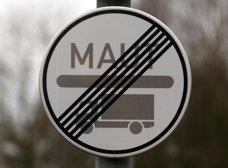 © Reuters. A traffic sign showing no road toll for trucks is pictured in Ingolstadt, the home of German carmaker Audi